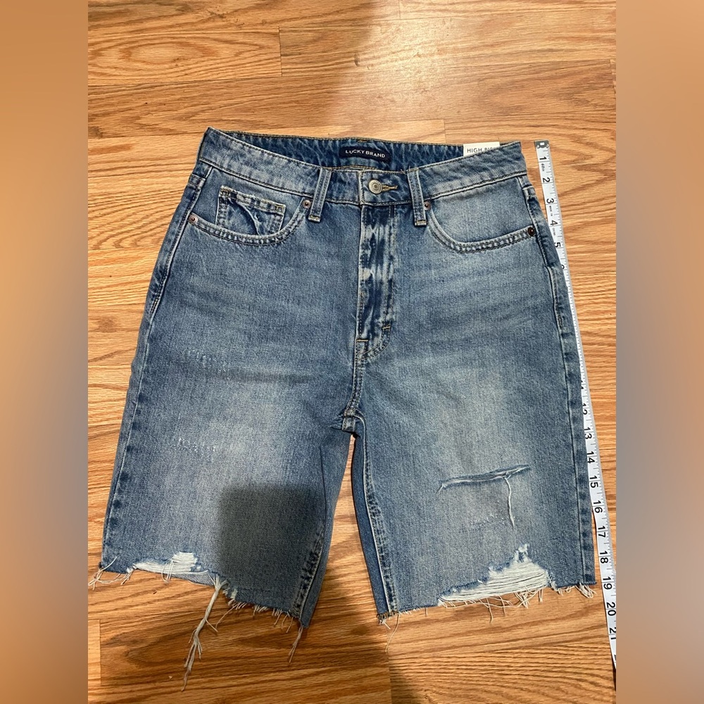 Lucky Brand Bermuda High Rise shorts NWT size 4/27.